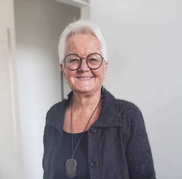 Lorraine Elizabeth  Bonisch